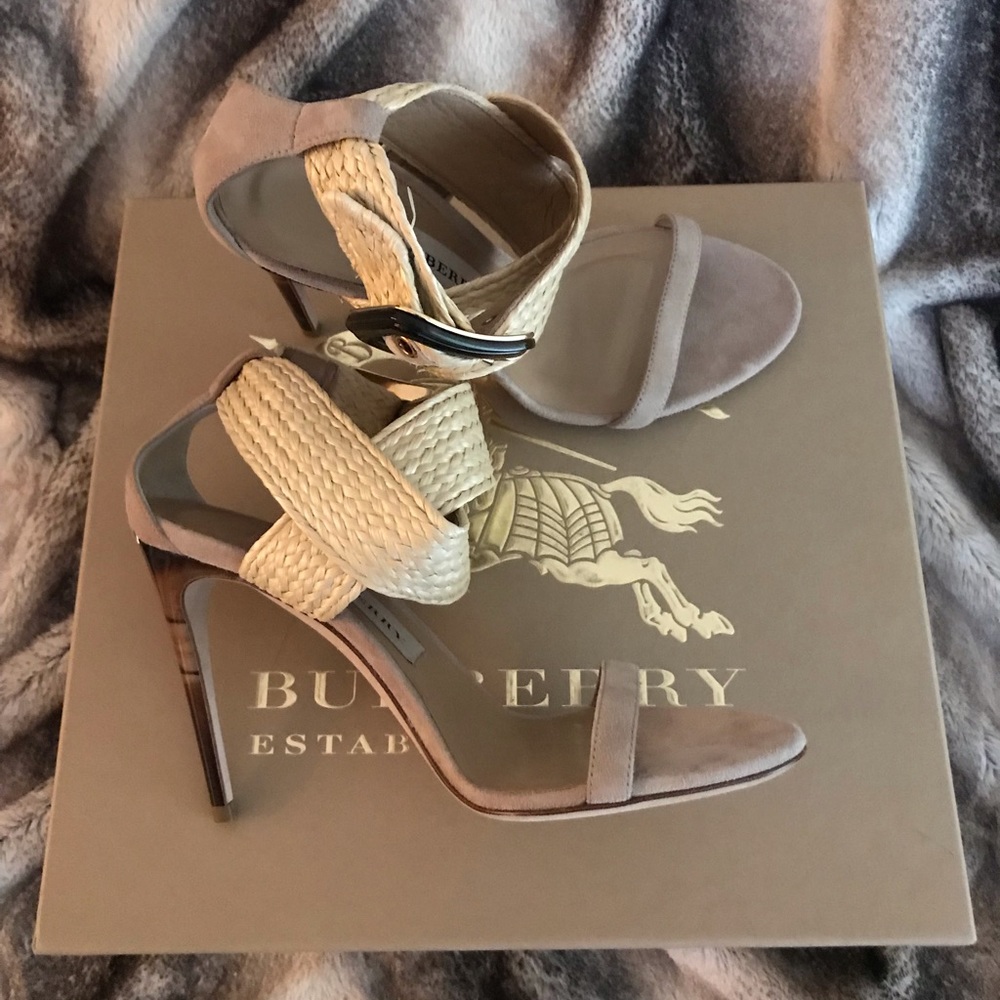 *Like new* authentic Burberry sandal heels